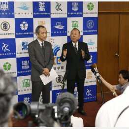 ようやく出てきた加計理事長（右）／（Ｃ）共同通信社