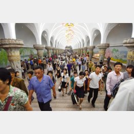 豪華なシャンデリアが（Ｃ）共同通信社