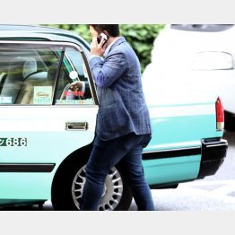 理想は現金払い（写真はイメージ）／（Ｃ）日刊ゲンダイ