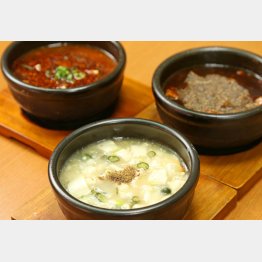 手前から白、黒、赤（五味一体）（Ｃ）日刊ゲンダイ