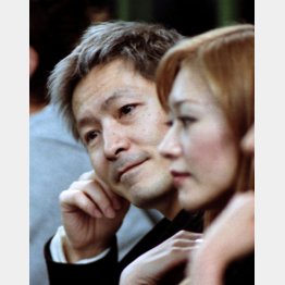 仲が良かった頃の小室とＫＥＩＫＯ（Ｃ）日刊ゲンダイ