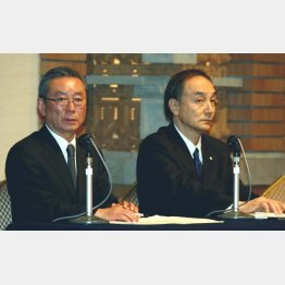 ６代目社長の林太郎（左）と櫻井社長（０７年）（Ｃ）日刊ゲンダイ