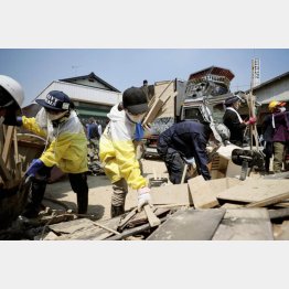 政府はボランティア頼みか（岡山・倉敷市真備町）／（Ｃ）共同通信社