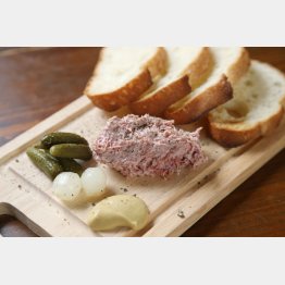 合う酒＝赤ワイン（Ｃ）日刊ゲンダイ