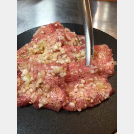 片面だけを焼く（Ｃ）日刊ゲンダイ