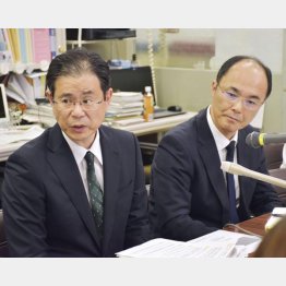 記者会見する東日本銀行の常務ら（Ｃ）共同通信社