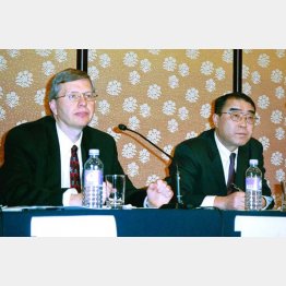 ウォルマートと西友の業務提携会見（2002年当時）／（Ｃ）日刊ゲンダイ