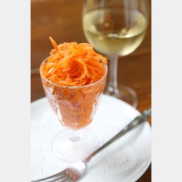 合う酒＝白ワイン（Ｃ）日刊ゲンダイ