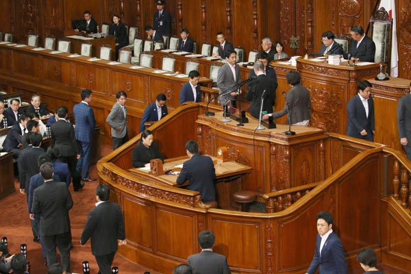 数の力で…（Ｃ）日刊ゲンダイ