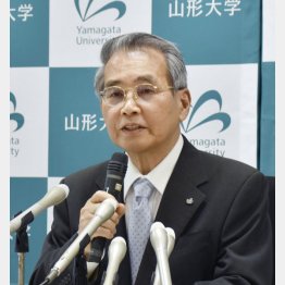 パワハラ問題で記者会見する山形大の小山清人学長（Ｃ）共同通信社
