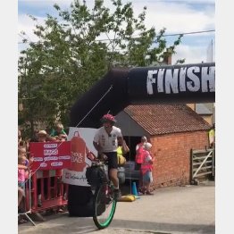 （「スクール・イン・ア・バッグ」のフェイスブックから）