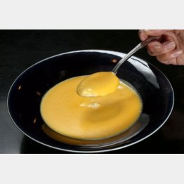 合う酒＝白ワイン（Ｃ）日刊ゲンダイ