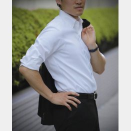 半袖シャツより長袖シャツ（Ｃ）日刊ゲンダイ