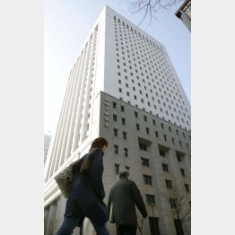 外資の狙いはＪＡマネー（農林中央金庫が入るビル）（Ｃ）共同通信社
