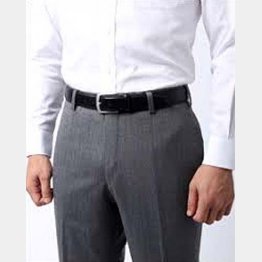 シワを後ろに隠すようにして正しいウエスト位置を（提供写真）