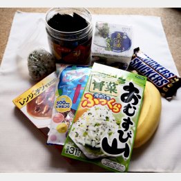 おむすび山の“青菜”は定番（Ｃ）日刊ゲンダイ