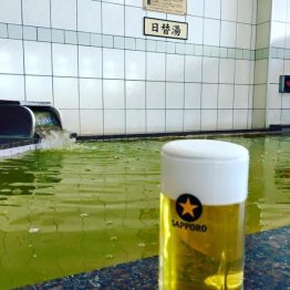 ビール風呂「湯快爽快ちがさき」（提供写真）