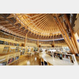 ２４時間使える図書館（国際教養大学ＨＰより）