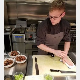 （「サンダー・イータリー」のインスタグラムから）