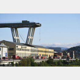 ジェノバの崩落した橋（Ｃ）共同通信社