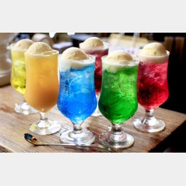 6種類のクリームソーダ（Ｃ）日刊ゲンダイ