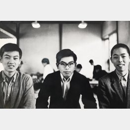 右から田丸３級、１人おいて、真部一男１級（提供写真）