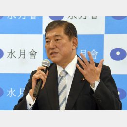 コチラは連日のように会見（Ｃ）日刊ゲンダイ