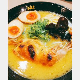 鶏王ラーメン味玉入り920円（Ｃ）日刊ゲンダイ