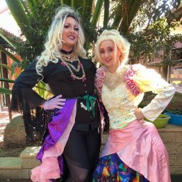 （モーテル・シスターズのインスタグラムから）