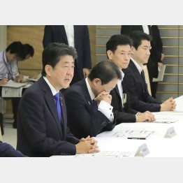 “やってる感”を演出（Ｃ）共同通信社