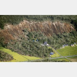 地震で発生した北海道厚真町の土砂崩れ現場（Ｃ）共同通信社