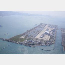 関空の滑走路が水浸し（Ｃ）共同通信社
