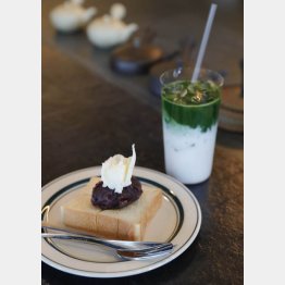 あんバタートーストと抹茶ラテ（Ｃ）日刊ゲンダイ