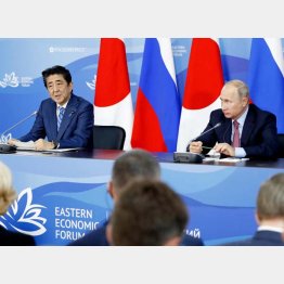 安倍首相とプーチン大統領（Ｃ）共同通信社