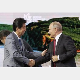 「親密」は見せかけ（Ｃ）共同通信社