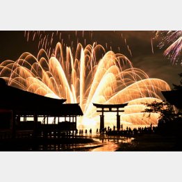 豪雨で中止となった「宮島水中花火大会」（Ｃ）共同通信社
