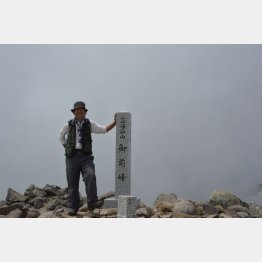 飯出氏（白山山頂で）／（提供写真）