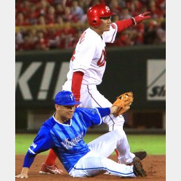 広島はよく走る（走者は田中）／（Ｃ）日刊ゲンダイ