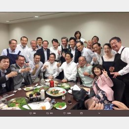 酒宴仲間（西村康稔議員ののツイッターから）