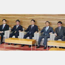 麻生留任は支持率下落の一因（Ｃ）共同通信社