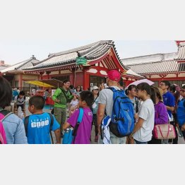 浅草寺も強い人気（Ｃ）日刊ゲンダイ