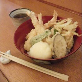 華うさぎ丼（Ｃ）日刊ゲンダイ