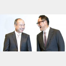 トヨタ自動車の豊田社長（右）とソフトバンクの孫社長／（Ｃ）日刊ゲンダイ