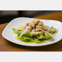 合う酒＝白ワイン（Ｃ）日刊ゲンダイ