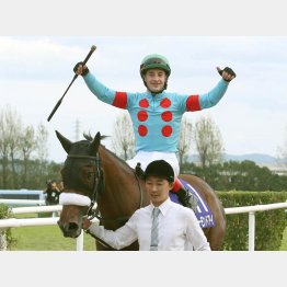 アーモンドアイ３冠で大注目（Ｃ）日刊ゲンダイ