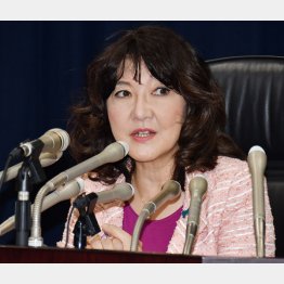 大臣イスにいつまで腰かけられるか（Ｃ）日刊ゲンダイ