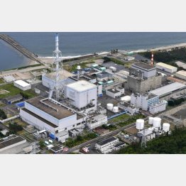 東海第２原発（左）、右は廃炉作業中の東海原発／（Ｃ）共同通信社