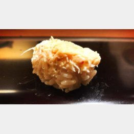 毛ガニの握り（Ｃ）日刊ゲンダイ