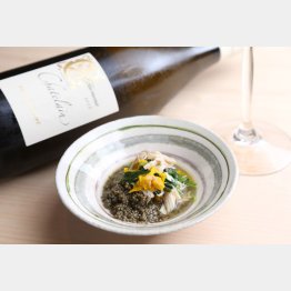 合う酒＝白ワイン（Ｃ）日刊ゲンダイ