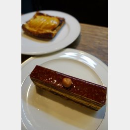 「つがるオペラ」（手前）とアップルパイ（Ｃ）日刊ゲンダイ